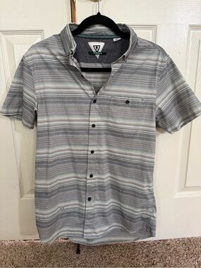 VISSLA Men's Gray Striped Short-Sleeve Button-Down Shirt